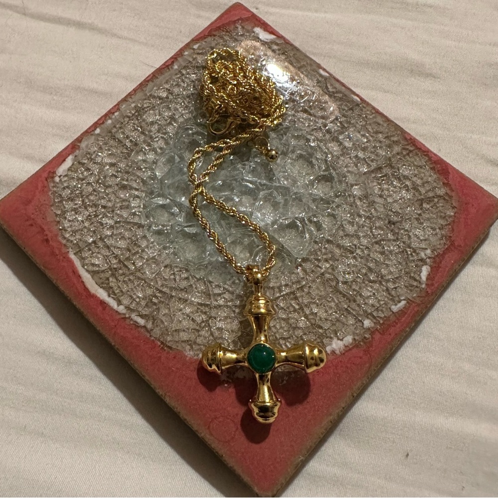 Elegant Gold and Green Gemstone Necklace